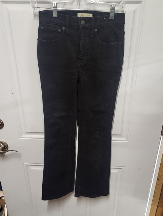 Madewell Denim - Madewell Mid-Rise Kick Out Crop Jeans in Black Rinse Wash Size 25